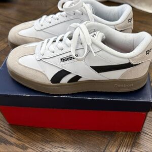 Reebok women’s White and Beige Sneakers